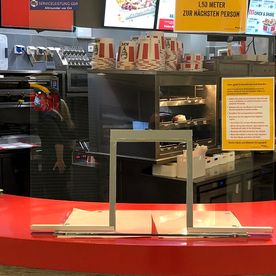 Projekt von MJ Serviceleistung, KFC, Schutzwand
