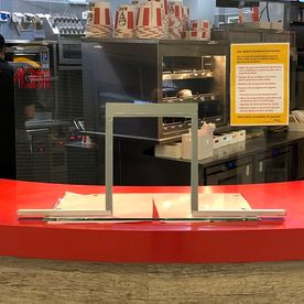 Projekt von MJ Serviceleistung, KFC, Bestellbereich mit Schutzwand